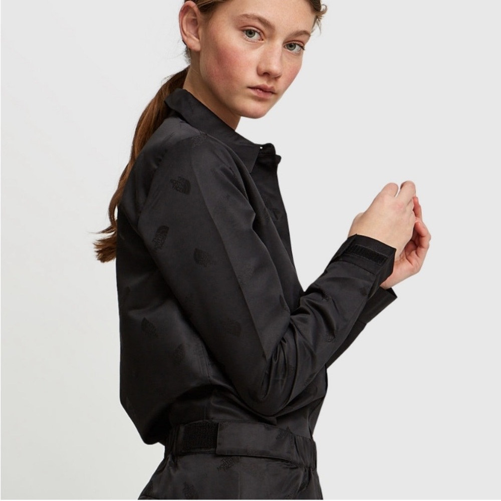 NWT The North Face Women’s XS Black Jacquard TNF Logo Button Down Shirt $250